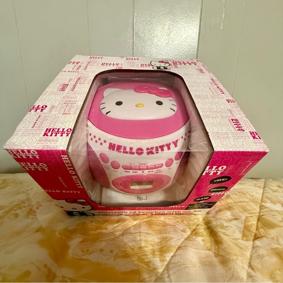 NEW Hello Kitty Bluetooth CD Boombox with AM/FM Stereo Radio and Digital Tuning - Picture 1 of 6
